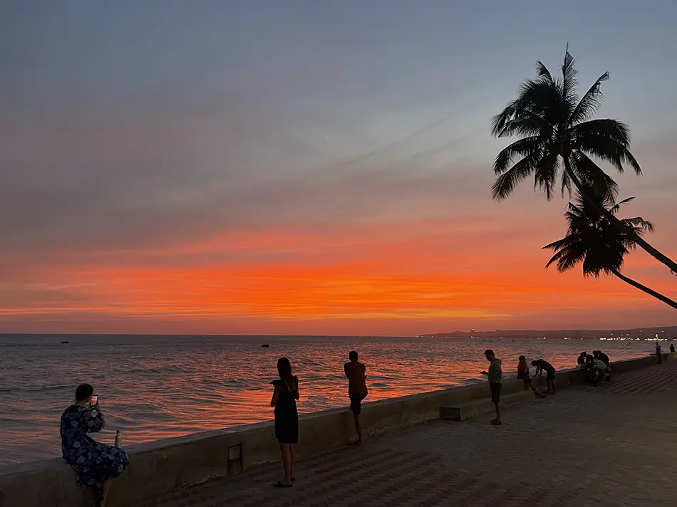 Stunning Mui Ne sunset in January — best time to visit in Vietnam for beach lovers and dry season travelers