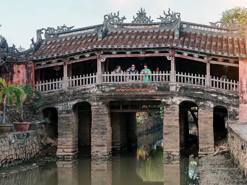 Japanese Covered Bridge — view as seen on the 20,000 Vietnamese dong banknote