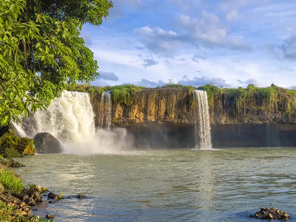 Powerful Dray Nur Waterfall plunging into the Serepok River in Vietnam’s Central Highlands