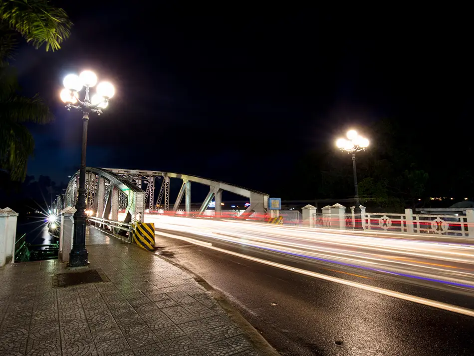Long-exposure night shot of the Truong Tien Bridge in Hue