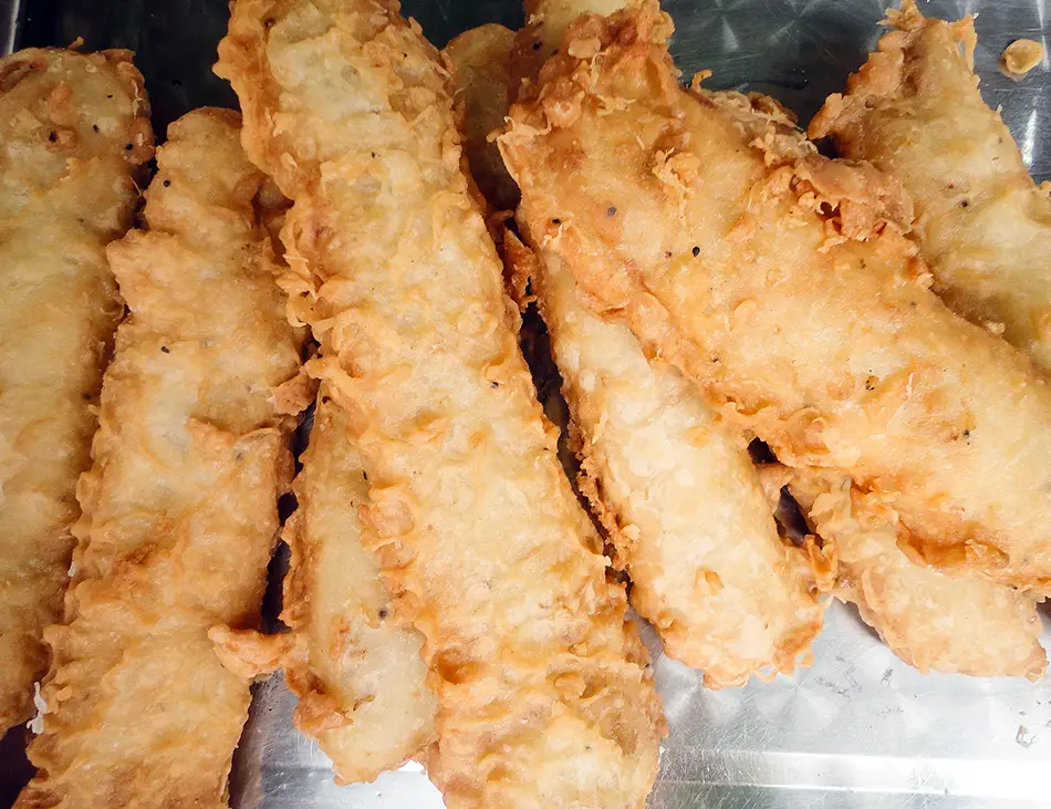 Chek Chien, Cambodian fried banana in rice flour batter, a sweet Cambodian street snack