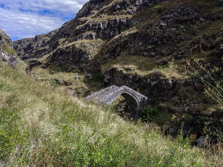 This cliffside path belongs on a Perfect Alaverdi Itinerary for gentle hiking.