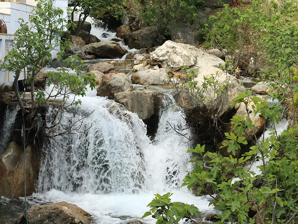 Ras El Maa waterfall, a refreshing stop on the perfect Chefchaouen itinerary.