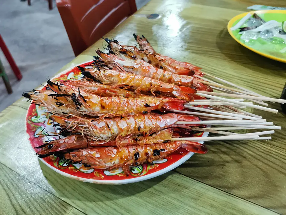 A plate of grilled shrimps as Mui Ne’s iconic seafood.