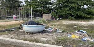 Trash scattered beside a seaside area, highlighting the need for sustainable travel in Vietnam.