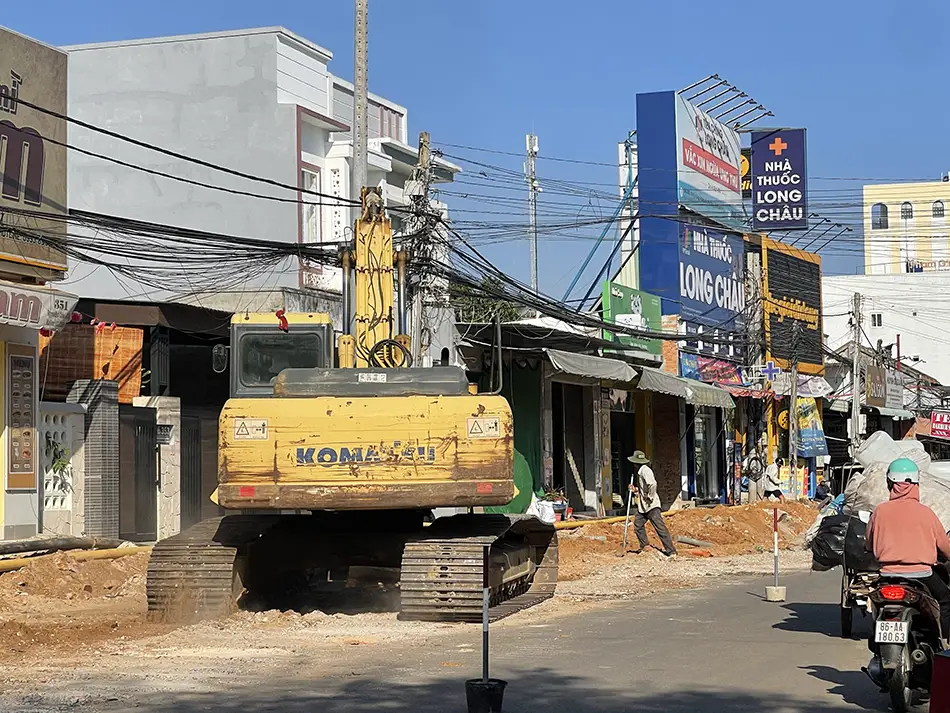 Road construction affecting travel comfort and overall visitor experience